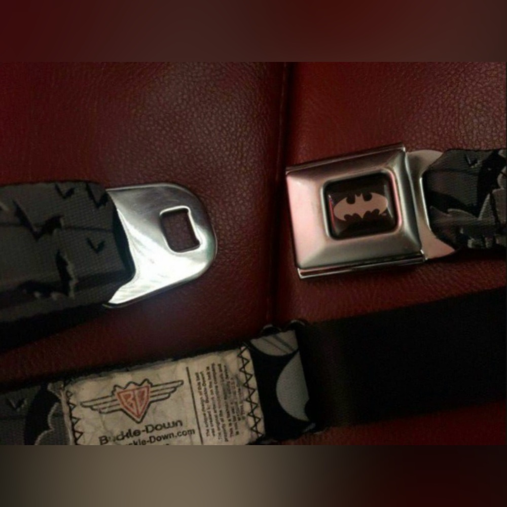 Batman Black Silver Seatbelt Belt - Bat Signals & Flying Bats BlackWhite Webbing - Picture 2 of 10